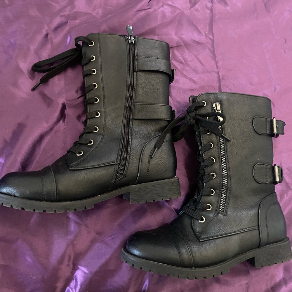 Combat boots